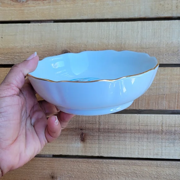 Vintage Japanese Flower-Shaped Bowl With Koi Fish Gold Trim Marked Hasshu-Gama - Picture 12 of 16